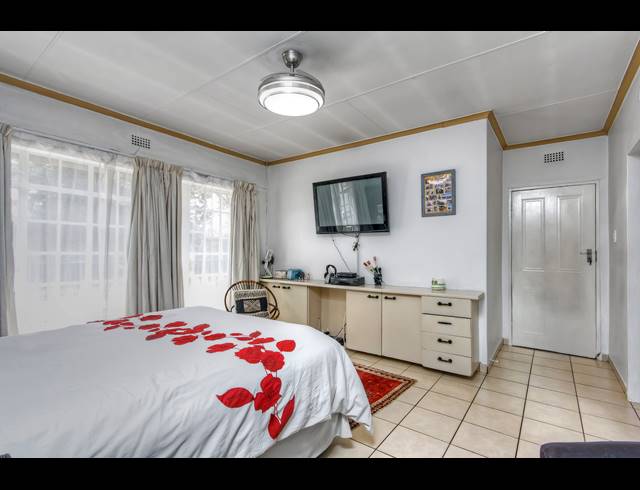 4 BEDROOM FREESTANDING FOR SALE IN LYNDHURST
